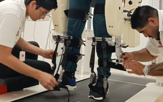 Recibe personal del CRIS capacitación especializada en sistema robótico LOKOMAT