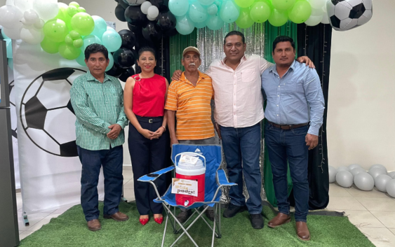 Gobierno de Sayula premia a Padres y a contribuyentes cumplidos