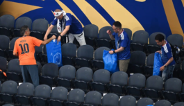 Aficionados de Japón lo Hacen de Nuevo: Limpian Estadio Tras Partido en el Mundial Aficionados de Japón lo Hacen de Nuevo: Limpian Estadio Tras Partido en el Mundial