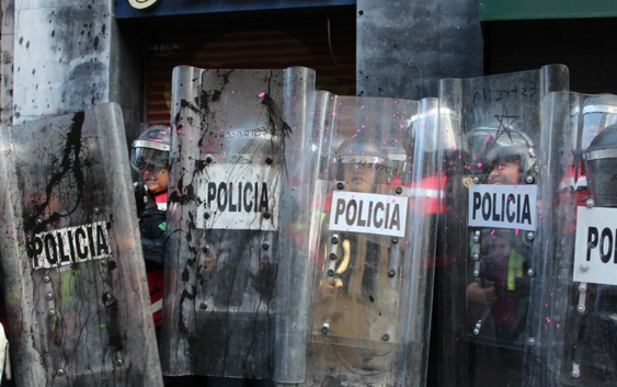 Registran agresiones contra jóvenes, defensoras y periodistas, en Mundial. Policías, los atacantes