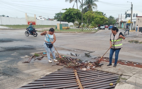 Intensifica Gobierno de Coatzacoalcos desazolve y limpieza para prevenir inundaciones