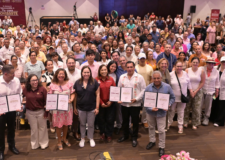 Reciben 648 familias veracruzanas constancias de finiquito de créditos FOVISSSTE
