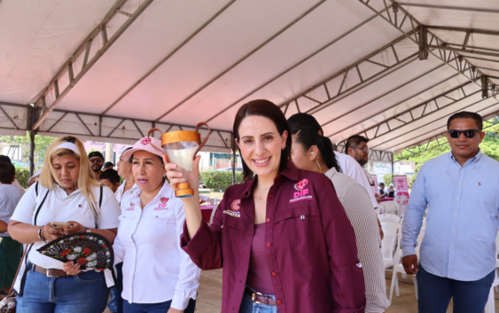 Brigada de salud y asistencia social lleva bienestar a la colonia Manantiales