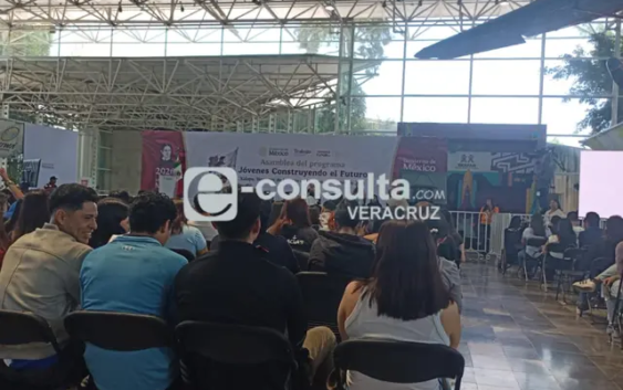 Jóvenes acusan coacción para asistir a evento de Sheinbaum en Xalapa