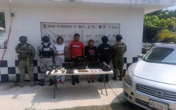 Detienen a 3 personas y aseguran arsenal en operativo en Minatitlán, Veracruz