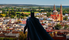 ¿Qué sabemos del ‘Batman’ de Lagos de Morelos, supuesto justiciero que amarra ladrones en Jalisco?