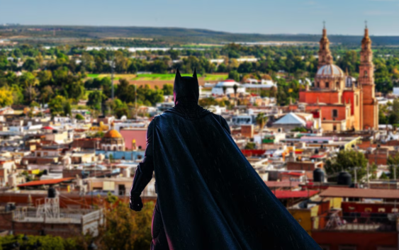 ¿Qué sabemos del ‘Batman’ de Lagos de Morelos, supuesto justiciero que amarra ladrones en Jalisco?