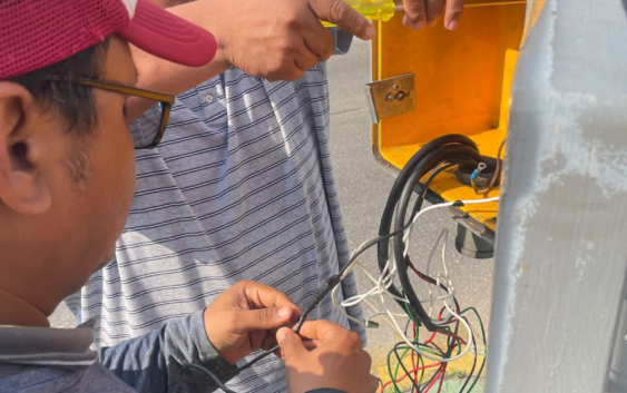 Gobierno de Minatitlán da mantenimiento a semáforos en avenida Justo Sierra