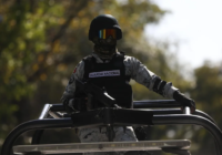 Trancazo al narco en Sinaloa: detienen a Iván y a 10 sujetos con fusil Barrett, armas y droga Trancazo al narco en Sinaloa: detienen a Iván y a 10 sujetos con fusil Barrett, armas y droga
