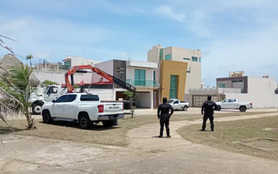 Hallan 4 cuerpos en fosa clandestina dentro una residencia en Coatzacoalcos