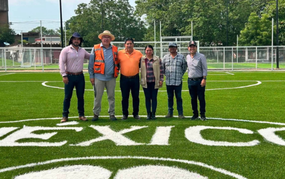 Supervisa Chuchín avance de nuevas canchas en Oluta