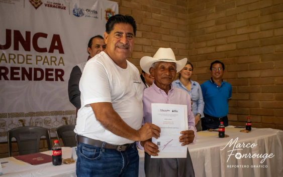 A los 85 años, campesino de Oluta cumple su sueño de aprender