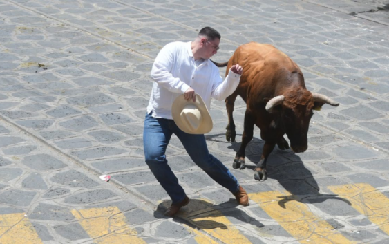 Suman 3 lesionados en capea de toros en Xico