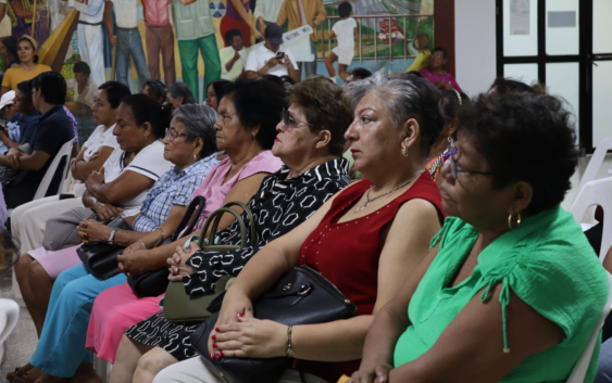 Ayuntamiento impulsa plática para prevenir la violencia contra personas adultas mayores