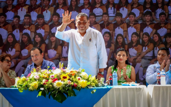 Educación impulsa el futuro de jóvenes sayuleños