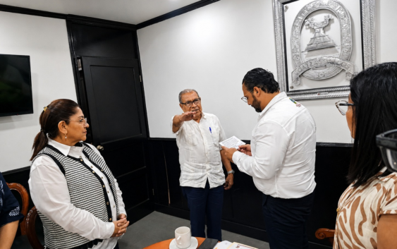 Toma protesta el profesor Gilberto Peralta Baltazar como nuevo cronista de la ciudad de Coatzacoalcos