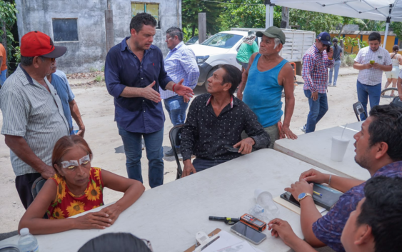 Cirilo Vázquez Parissi acerca servicios municipales a la colonia Agustín Acosta Lagunes