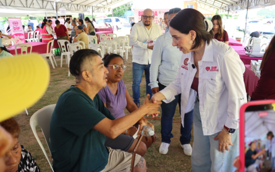Reciben familias de Ciudad Olmeca jornada de servicios gratuitos por parte del Gobierno Municipal y DIF Coatzacoalcos