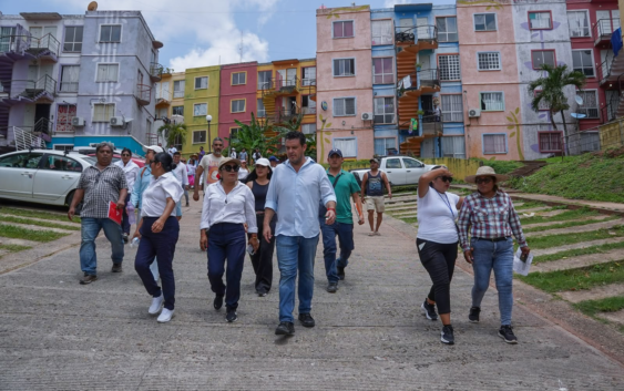 Alcalde de Cosoleacaque lleva a Punta Verde atención y servicios básicos gratuitos.