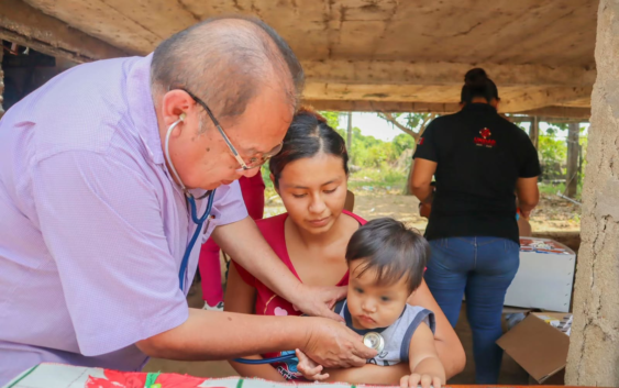 Gobierno de la Unidad acerca servicios de salud a la comunidad de Boca de Uxpanapa