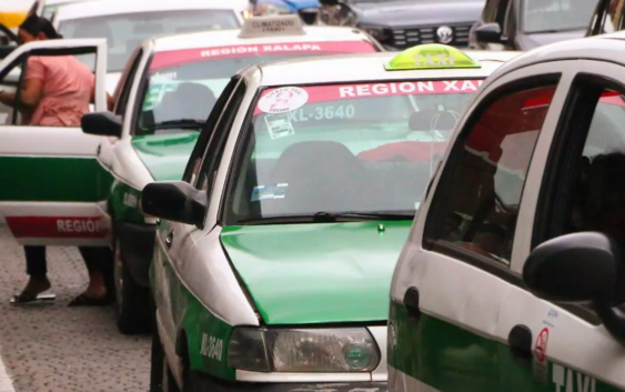 Taxistas hablan de estrategia sin mejorar su servicio y las unidades
