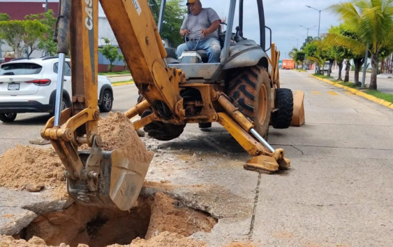 Atienden red de drenaje para mejorar el servicio en la colonia Petrolera