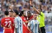 Insólita expulsión a Embolo que dejó a Suiza con 10 ante Argentina