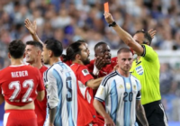 Insólita expulsión a Embolo que dejó a Suiza con 10 ante Argentina Insólita expulsión a Embolo que dejó a Suiza con 10 ante Argentina