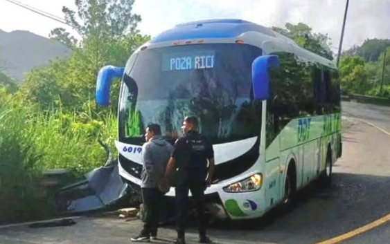Un Niño de 3 Años Muerto y 15 Lesionados Deja Accidente de Autobús en la Carretera México-Tuxpan