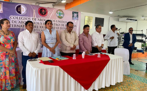 Federación de licenciados en derecho del Estado de Veracruz, otorgó medalla y condecoración especial a Abogado sayuleño