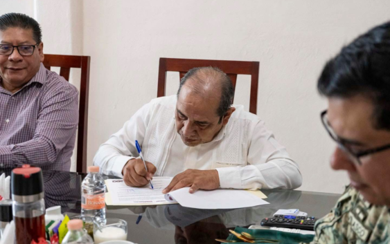 Gobierno de Minatitlán firma convenio de condonación del servicio de agua potable con la 29/a Zona Militar