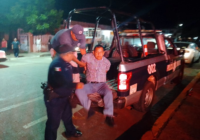 Secretario particular del alcalde de Mecayapan es detenido tras accidente múltiple, conducía al parecer en estado de ebriedad en Tatahuicapan