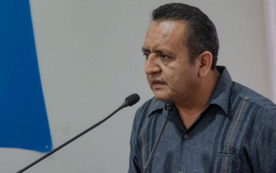 “Quien delinque, huye”: alcalde de Veracruz que enfrenta petición de desafuero por asesinato de Roxana