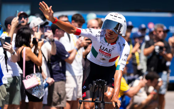 Isaac del Toro escribe historia, tras ganar la segunda etapa del Tour de Francia