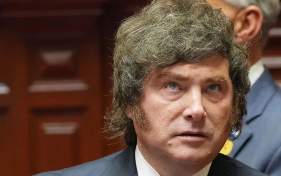 Milei decreta expulsión de extranjeros que insulten a Argentina: ‘quien ataque no es bienvenido’