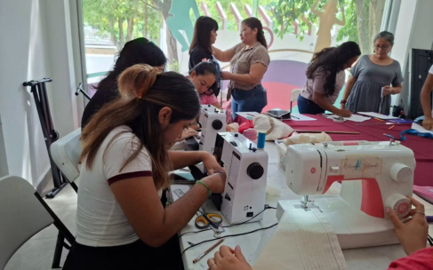 Inicia curso de taller de corte y confección