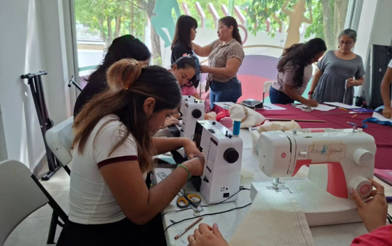 Inicia curso de taller de corte y confección
