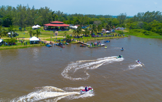 Motonáutica reúne a cientos de familias en Coatzacoalcos con deporte, turismo y comercio local