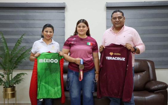 Sayula de Alemán celebra triunfo nacional de Andrea Vargas